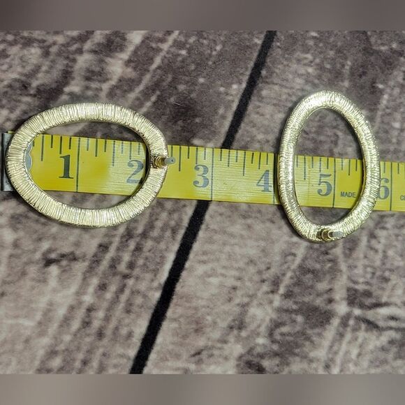 Emerald Green Crystal Earrings - Picture 8 of 9